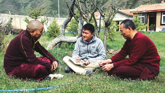 Yufang Gao interviews local Buddhist monks on human-wildlife coexistence in the Tibetan Plateau