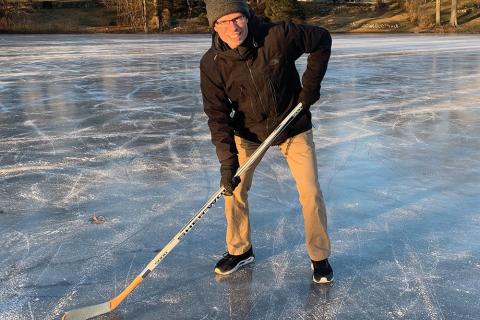 Pruitt plays pond hockey, sans skates